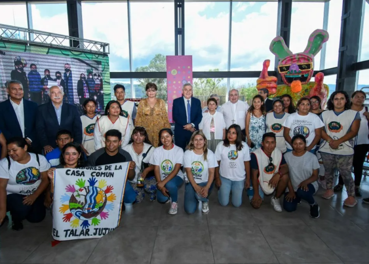 Morales entregó equipamiento a «Cuidadores de la Casa Común»