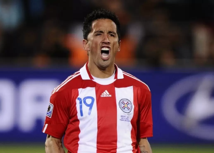 Lucas Barrios usó a Gimnasia y se va al fútbol paraguayo