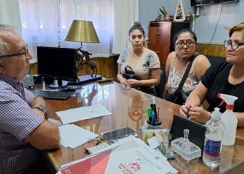 Julio Bravo recibió a la nueva comisión del centro vecinal de barrio Bernacchi