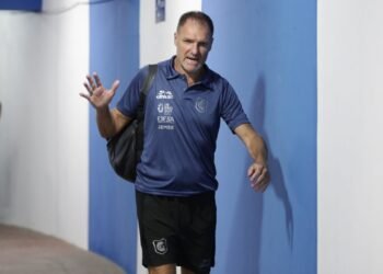 El dilema de Franco: cambia o confía en el once para ganar