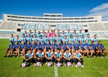 Noche de fútbol en “23 de Agosto”: debuta el Lobo