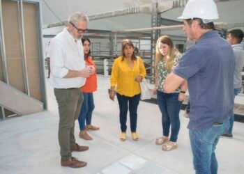 Concejales y funcionarios municipales recorriedon las obras en el Mercado Municipal 6 de Agosto