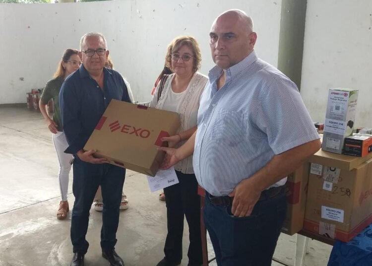 San Pedro recibió equipamiento informático de provincia