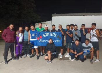 La escuela de “Alacrán” Torres realizó una exhibición de boxeo