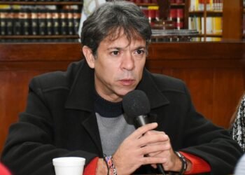 Rivas denunció mentiras de “sectores minoritarios”: la nueva Constitución sí consagra derechos de los pueblos originarios