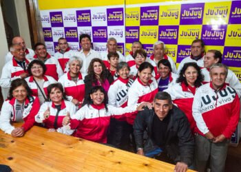 Juegos Nacionales Evita: la delegación jujeña de adultos mayores recibió indumentaria