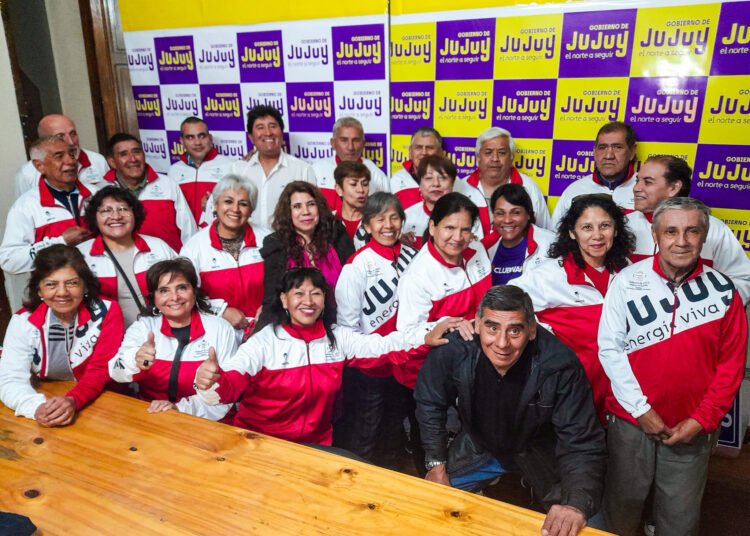 Juegos Nacionales Evita: la delegación jujeña de adultos mayores recibió indumentaria