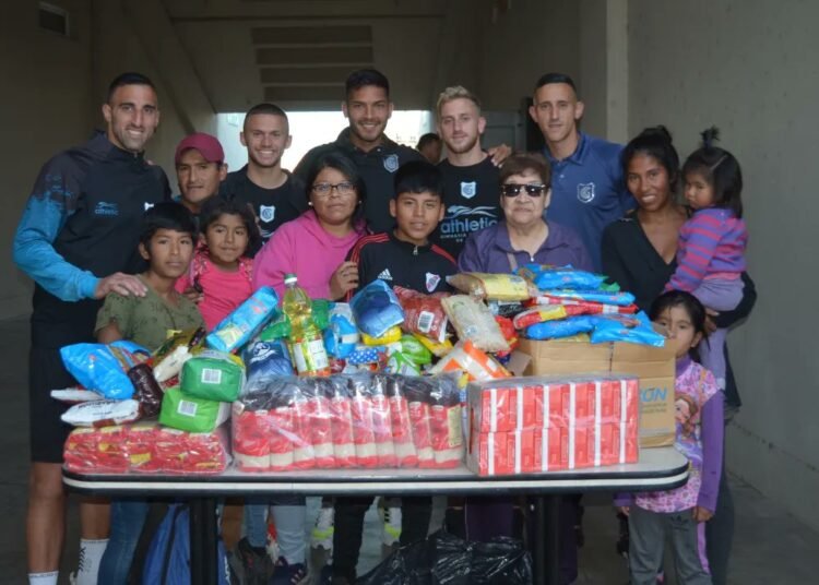 Gimnasia entregó donaciones a comedores y centros de atención familiar
