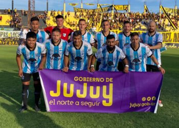 Gimnasia mantiene la ilusión tras el empate en Santiago