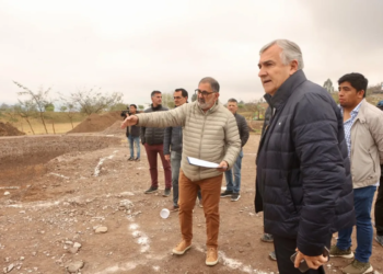Morales recorrió la obra de la pista de skate en Alto Comedero
