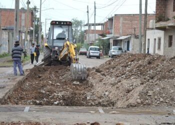 Avanzan obras de pavimentación en Alto Comedero