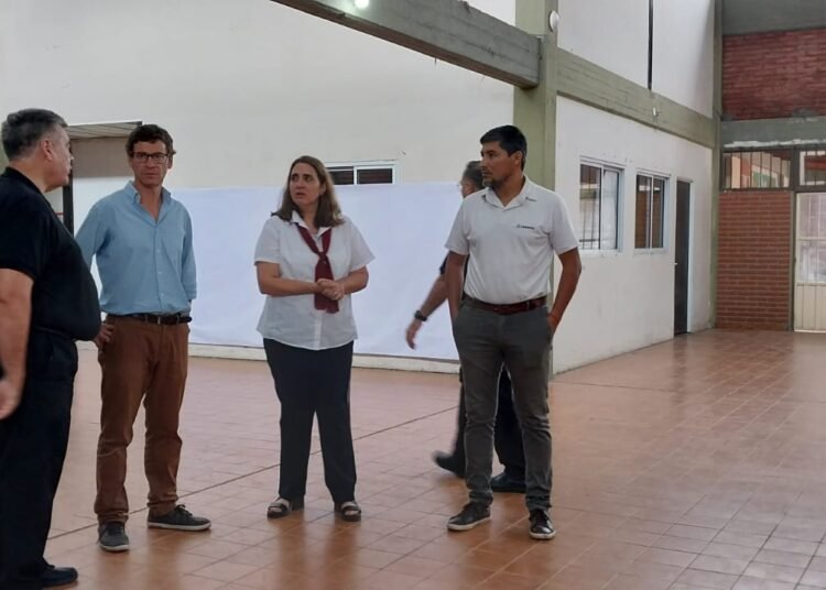 Ledesma acompaña el fortalecimiento educativo en Libertador