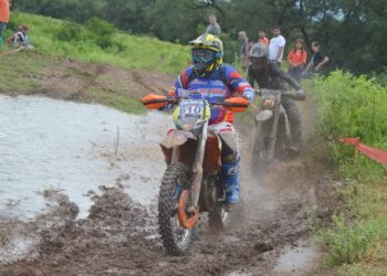 Tierra Brava con 190 pilotos abrió la temporada del Enduro del Noa
