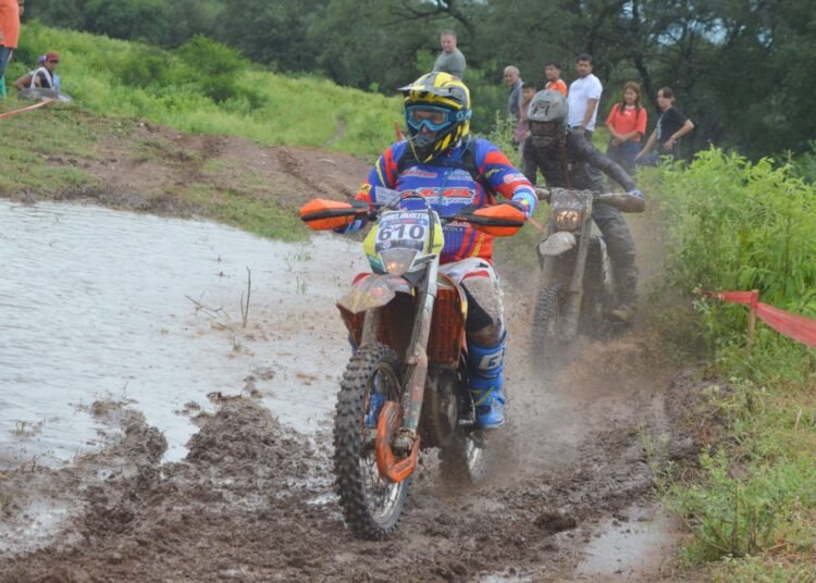 Tierra Brava con 190 pilotos abrió la temporada del Enduro del Noa