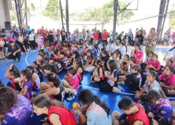 Universitario albergó el primer encuentro de minivóley