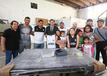 Carlos Sadir entregó elementos electrónicos para el desarrollo del básquet