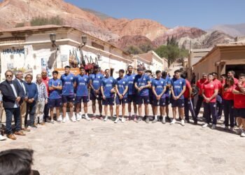 Con los paisajes de Purmamarca, Jujuy Básquet presentó el equipo
