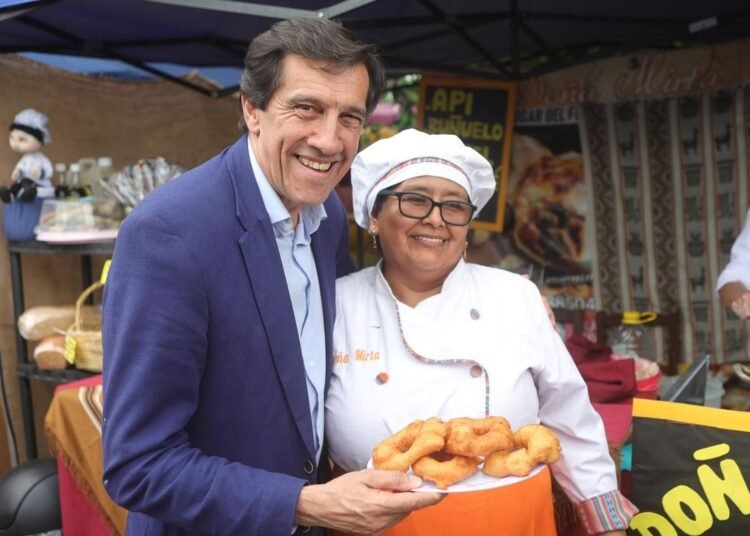El Gobernador Sadir estuvo en el exitoso Festival del Buñuelo