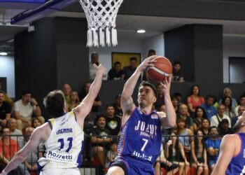 Jujuy Básquet perdió con Centenario y hoy debe vencer a Amancay