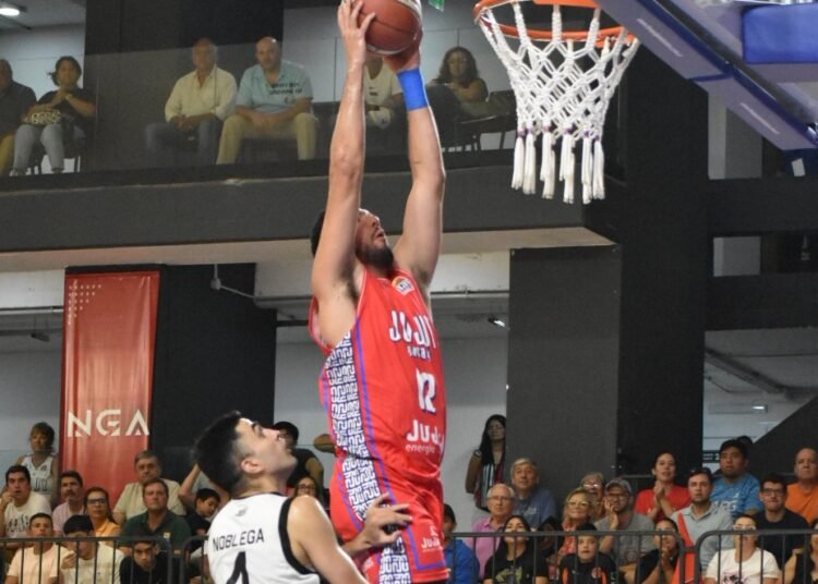 Los Cóndores dieron espectáculo en casa