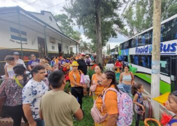 La comparsa correntina Ara Pora se presenta en Monterrico