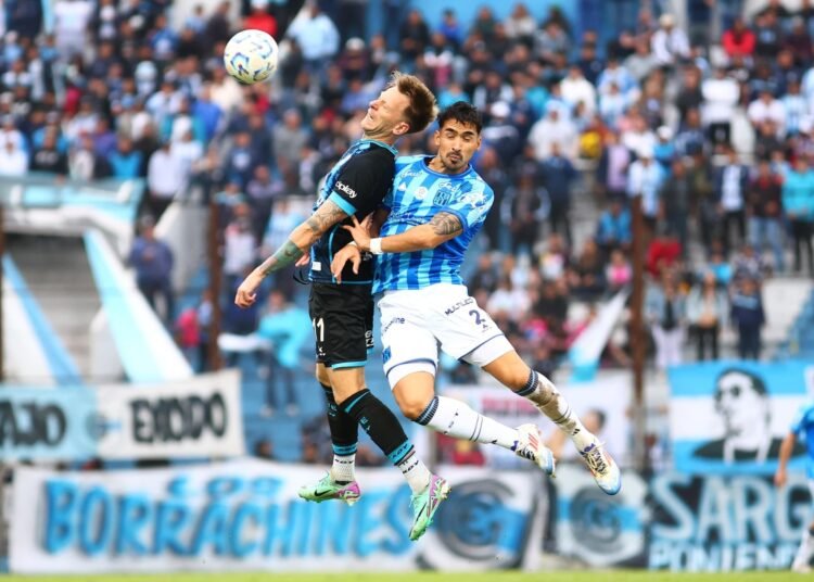 El Lobo no aprovechó la chance de despegarse