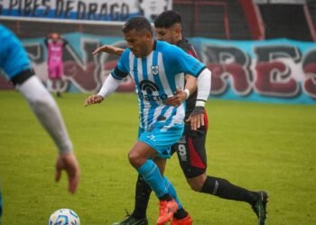Garra, triunfo y sigue mandando arriba