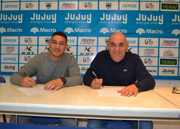 Retuvo a su figura: Milton Álvarez renovó hasta el 2027