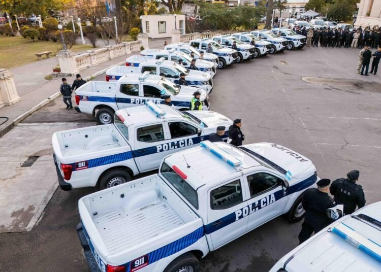 Sadir entregó 14 camionetas para fortalecer el sistema de seguridad