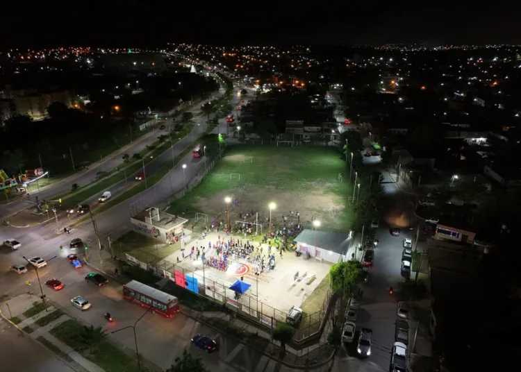 Club Comercio estrenó iluminación LED