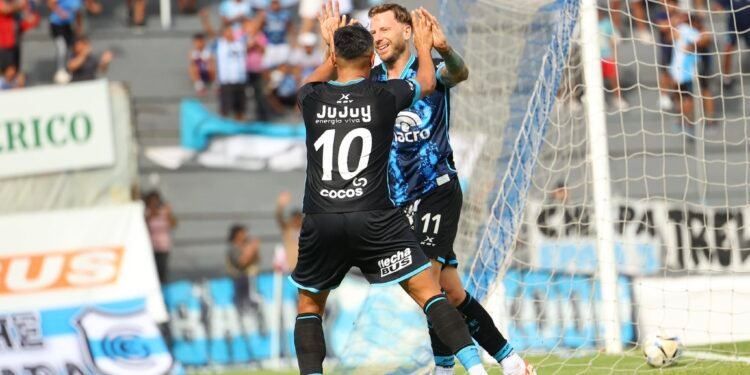 Lunes de fútbol y carnaval para el «Lobo» que ganó en el debut