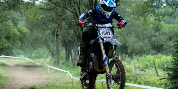 Se abrió la temporada del enduro con más de 120 máquinas en pista