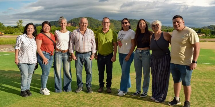 Inicia la Liga Municipal de Hockey y se estrena cancha