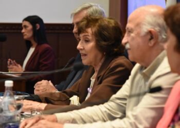 Susana Aguiar presentó Mujeres que dejan Huella en el salón Marcos Paz