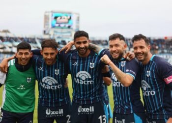 El Lobo aplastó a Chicago y volvió a mirar a todos desde arriba