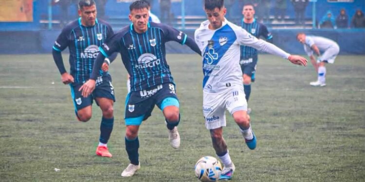 El Lobo resistió con diez, sumó un punto de oro y sigue en lo más alto