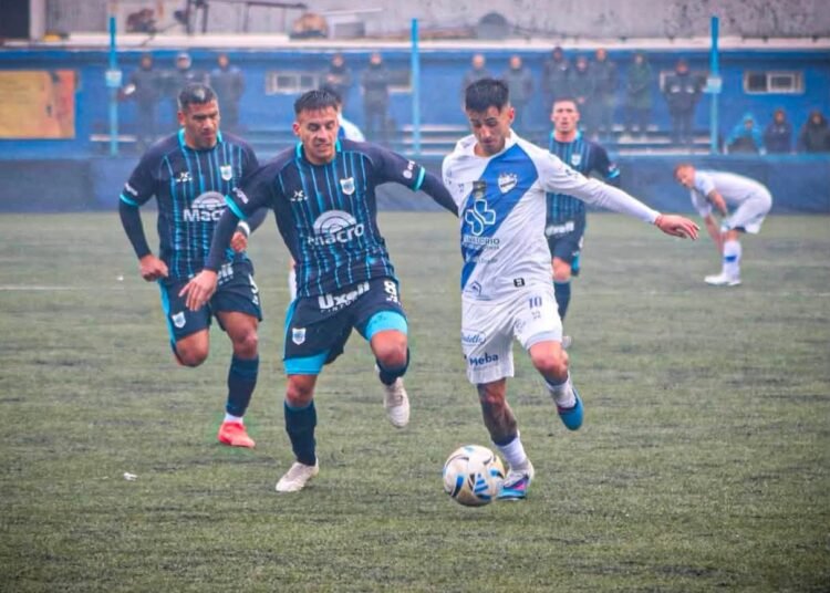 El Lobo resistió con diez, sumó un punto de oro y sigue en lo más alto
