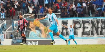 Gimnasia empató con Chacarita y sigue mirando a todos desde la cima