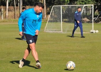 Cosaro: «La idea es imponer nuestro juego y volver al triunfo de local»