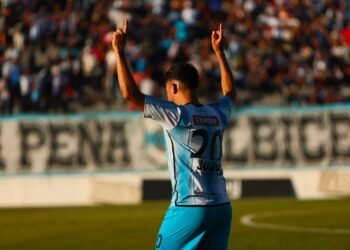 Gimnasia lo dio vuelta con carácter, venció a Güemes y sigue firme en la cima