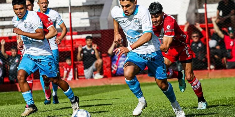 Gimnasia rescató un punto en Mendoza y sigue prendido arriba