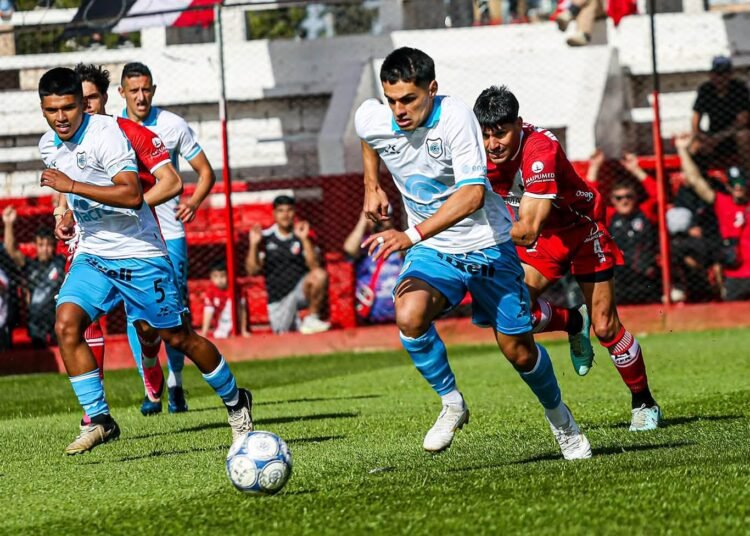 Gimnasia rescató un punto en Mendoza y sigue prendido arriba