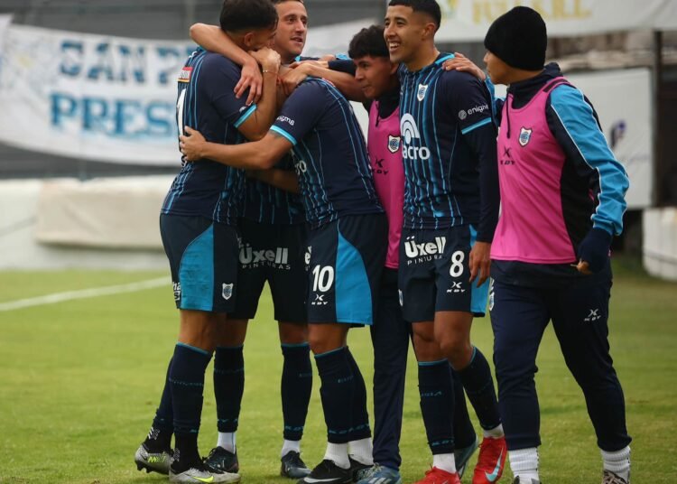 Ganó con el corazón y volvió a la cima de la Primera Nacional