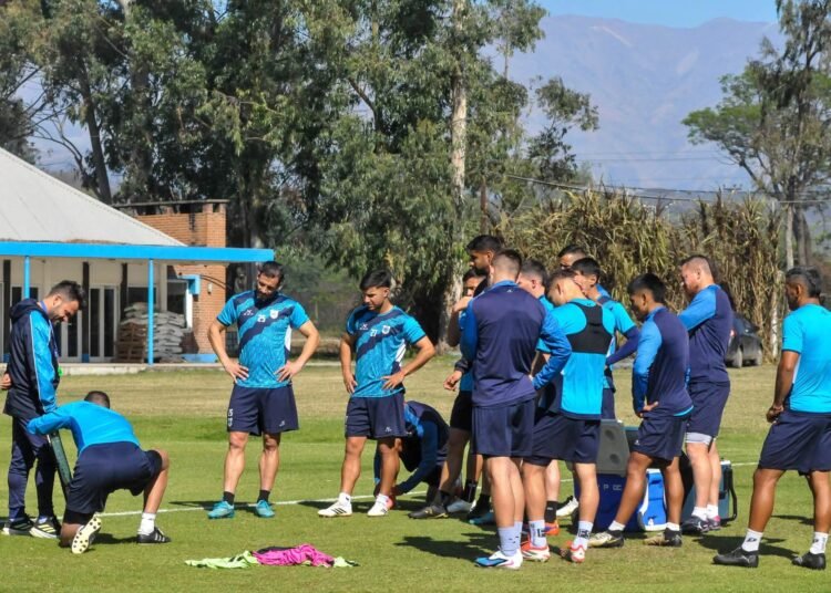 Gimnasia ya piensa en Maipú con la cima entre ceja y ceja