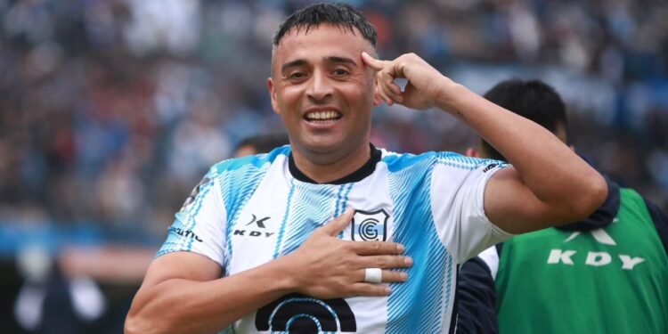 Molina, el héroe de Mataderos: “Vamos a dar pelea hasta lo último”