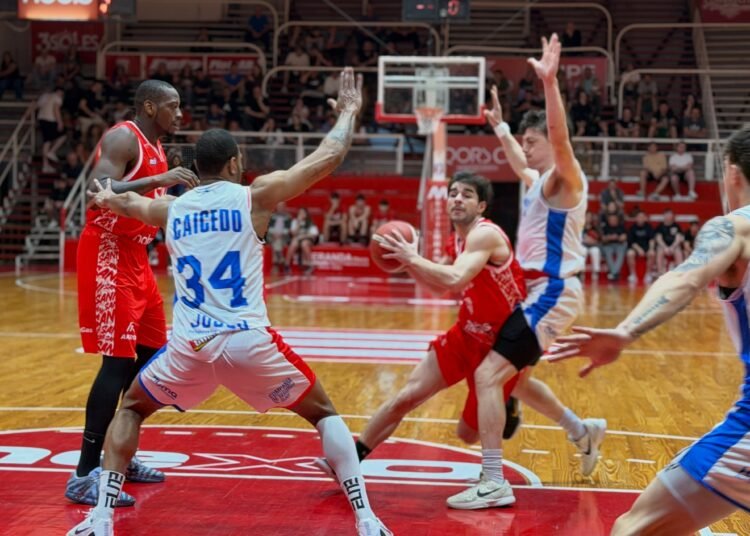 Jujuy Básquet no pudo sostener el arranque y sufrió una dura derrota ante San Isidro